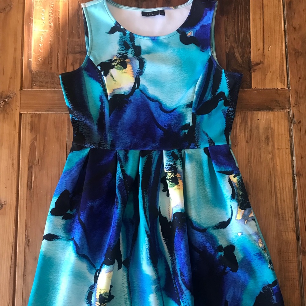 Fit and flare dress with pockets, like new!